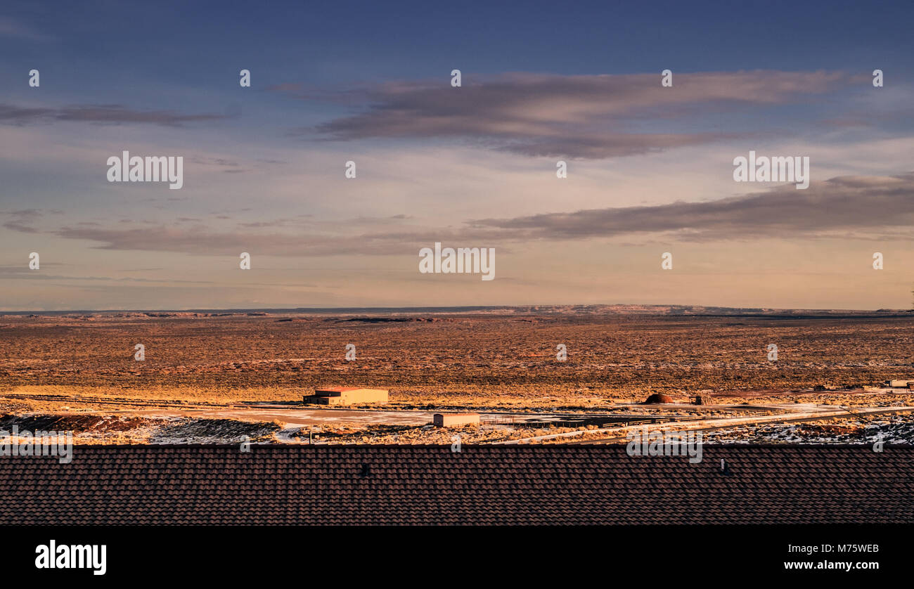 Il deserto e il cielo al di là del tetto. Tra Arizona e Utah, Stati Uniti d'America. Foto Stock