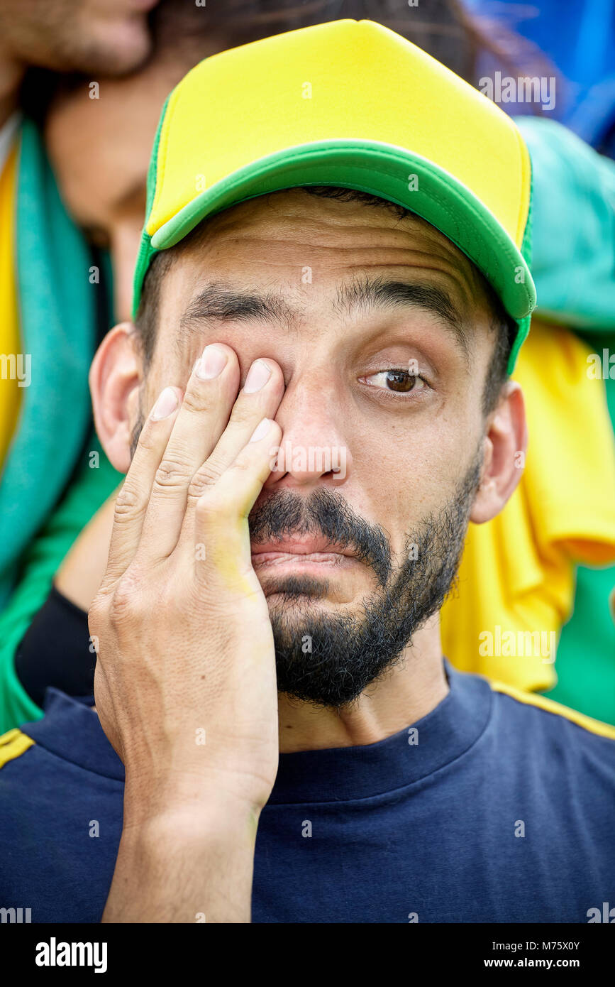 Sostenitore di calcio a piangere al match Foto Stock