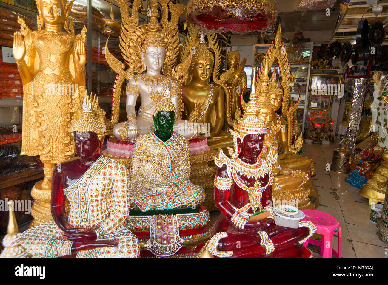 Un negozio e in fabbrica il buddha street di Banglamphu nella città di Bangkok in Thailandia. Thailandia, Bangkok, Novembre 2017 Foto Stock