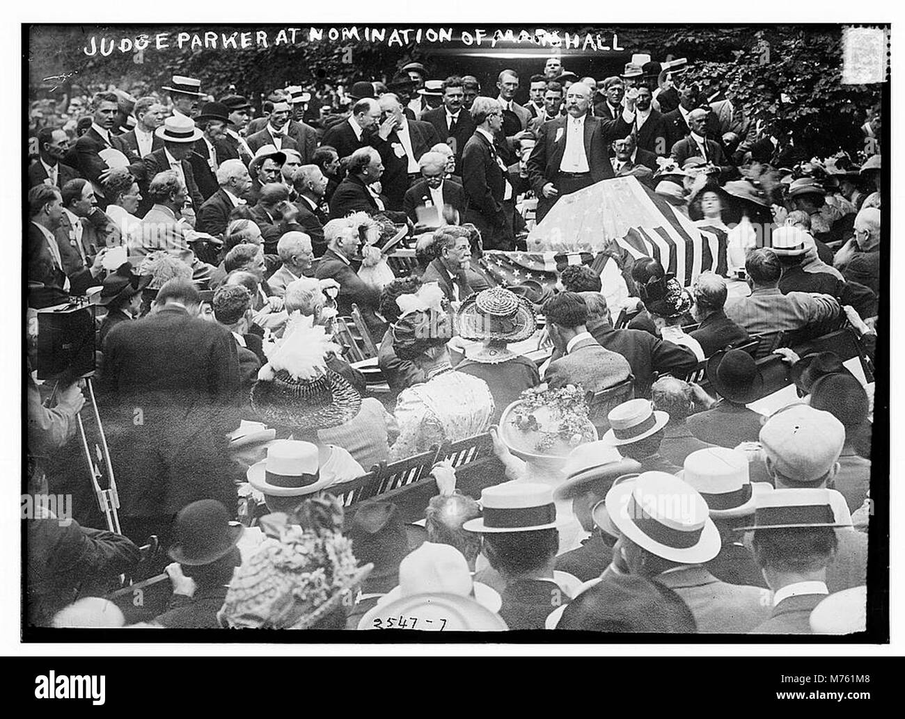 Una fotografia raffigurante il giudice Parker alla nomina di Marshall, un importante evento politico. L'immagine cattura il significato dell'occasione e il ruolo del giudice Parker nel processo di nomina. Foto Stock