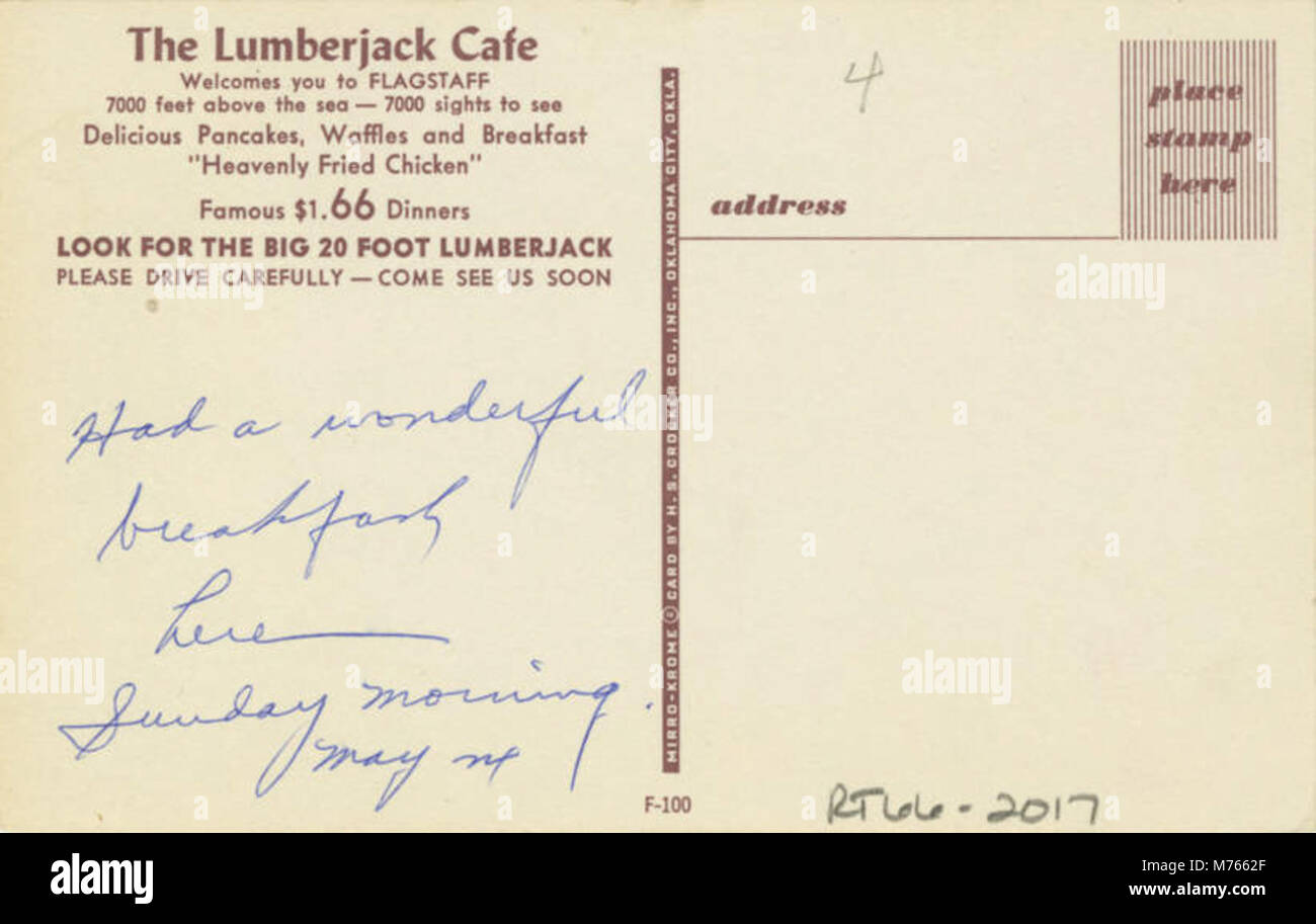 Una fotografia del Lumberjack Cafe, un locale rustico noto per la sua atmosfera intima e che serve pasti abbondanti in un ambiente boscoso. Foto Stock