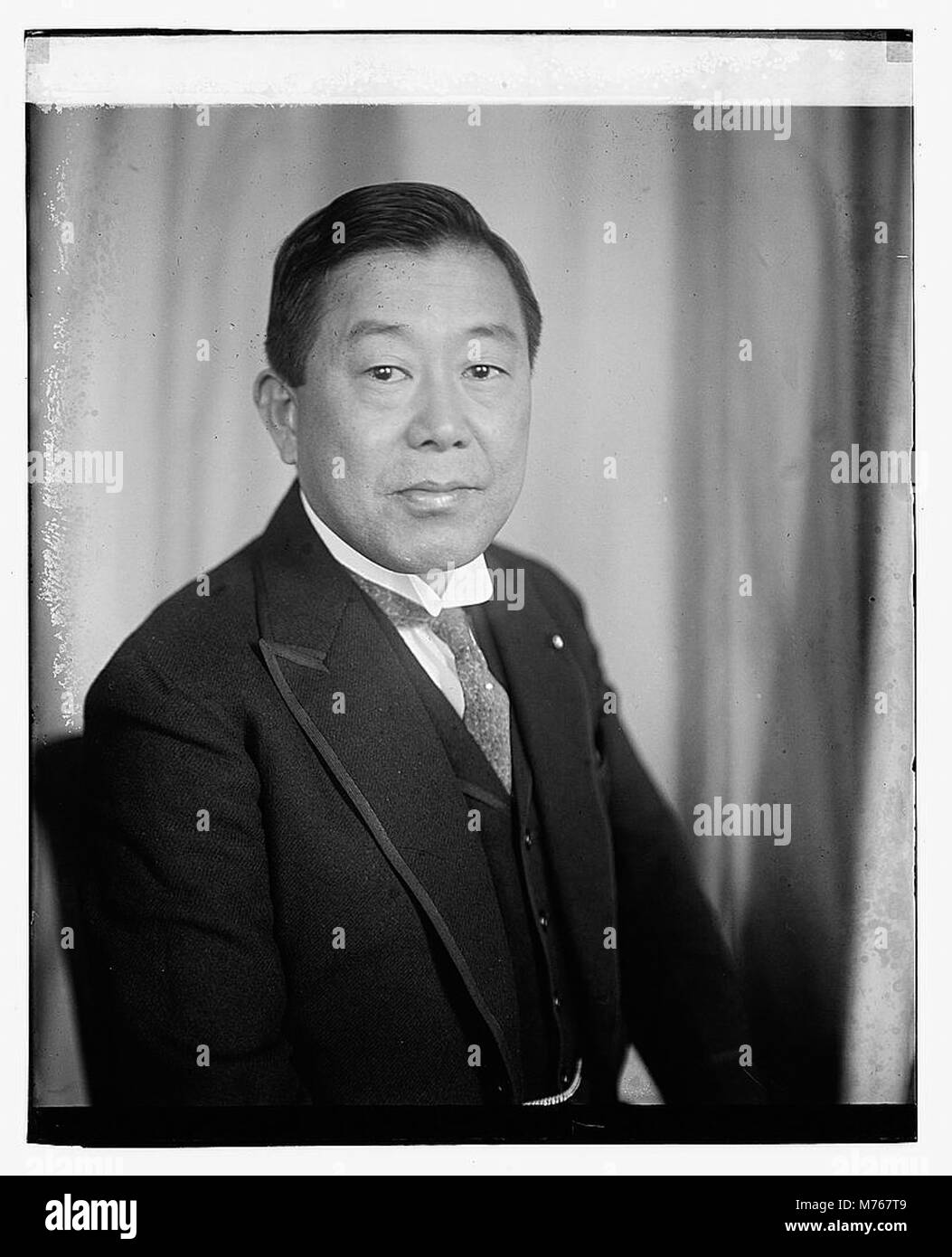 Questa fotografia cattura Masanao Harrihara, un individuo probabilmente coinvolto in un evento storico notevole. L'immagine, datata 19 febbraio 1923, della collezione della Biblioteca del Congresso, offre una visione dell'aspetto di questa persona durante i primi anni del XX secolo. Foto Stock