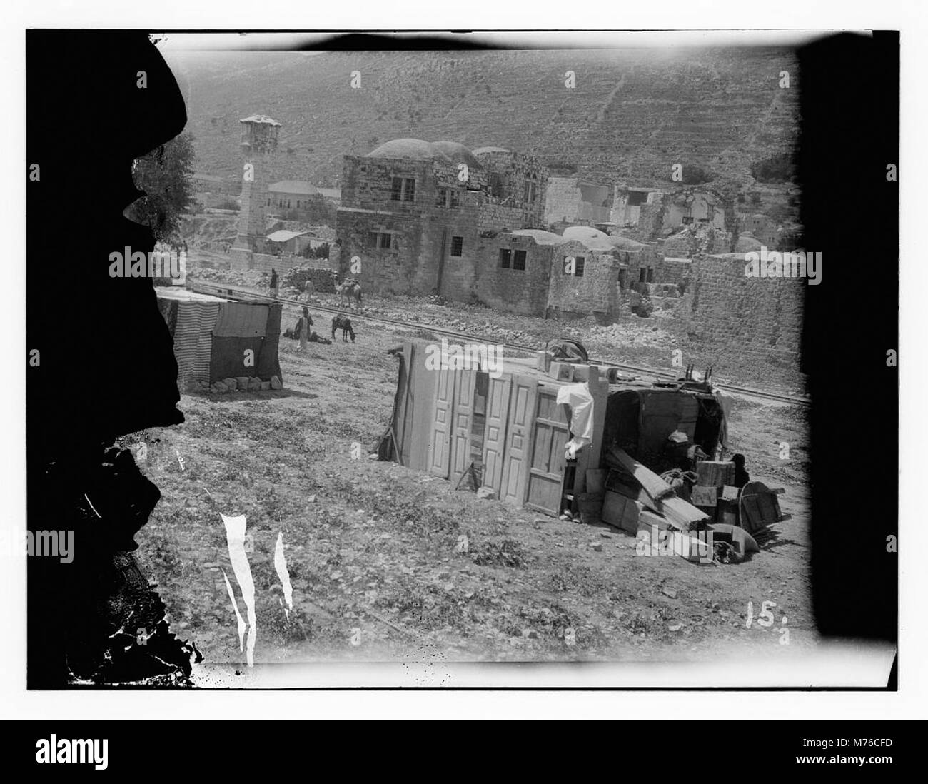 Questa immagine mostra Nablus, una città storica situata in Cisgiordania. La fotografia cattura il paesaggio, l'architettura e le strade della città, evidenziando il suo significato nella regione. Foto Stock