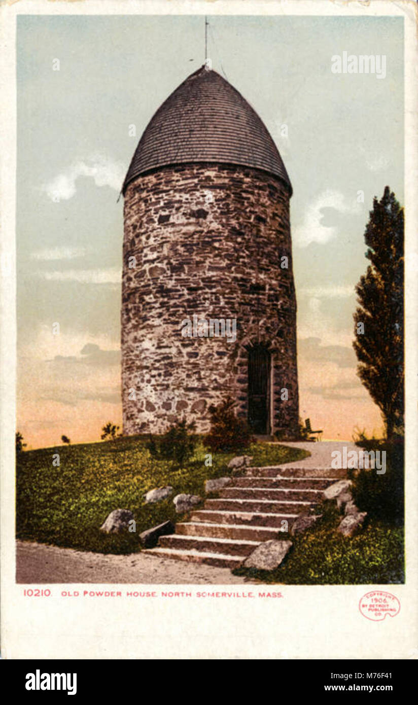 Un'immagine della Old Powder House, un sito storico a Somerville, Massachusetts, una volta utilizzato per immagazzinare polvere da sparo durante il XVIII secolo. Foto Stock Un'immagine della Old Powder House, un sito storico a Somerville, Massachusetts, una volta utilizzato per immagazzinare polvere da sparo durante il XVIII secolo. Foto Stock