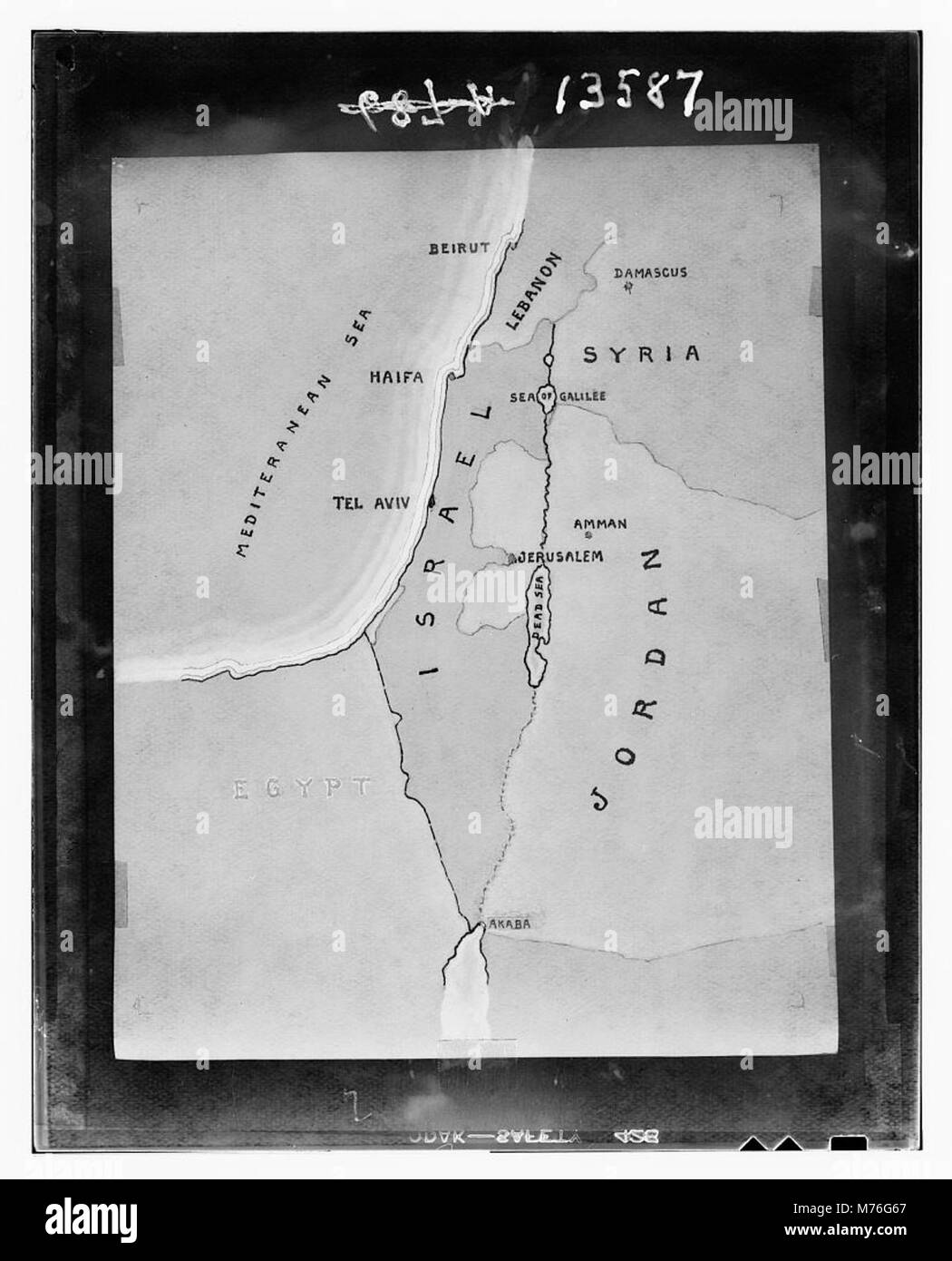 Una mappa storica che mostra i confini geopolitici di Palestina, Israele e Giordania come apparvero nel 1953, riflettendo le divisioni territoriali durante un periodo cruciale nella storia del Medio Oriente. Foto Stock
