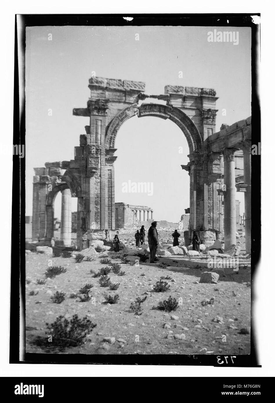L'Arco di Trionfo a Palmira, un'antica città in Siria, si erge come una struttura monumentale, che mostra l'influenza e il significato architettonico romani nella storia della città durante il i secolo. Foto Stock