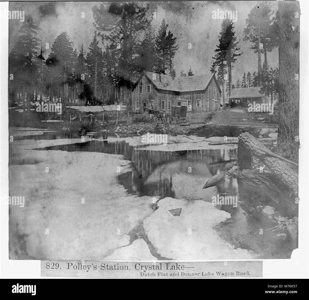 Una fotografia della Polley's Station, situata lungo lo storico Dutch Flat e Donner Lake Wagon Road, un'importante via di trasporto nella Sierra Nevada della California. Foto Stock