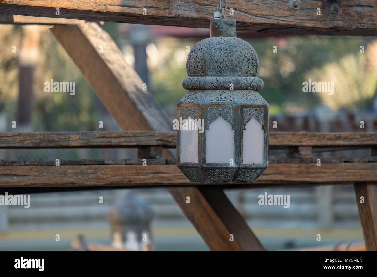 In stile retrò vecchia lampadina appesa per la decorazione Foto Stock