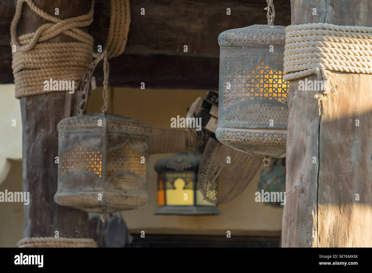 In stile retrò vecchia lampadina appesa per la decorazione Foto Stock