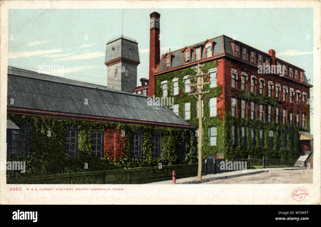 Una fotografia della R & G Corset Factory, che mostra il suo funzionamento industriale e i lavoratori coinvolti nella produzione di corsetti, un aspetto significativo della moda tra la fine del XIX e l'inizio del XX secolo. Foto Stock