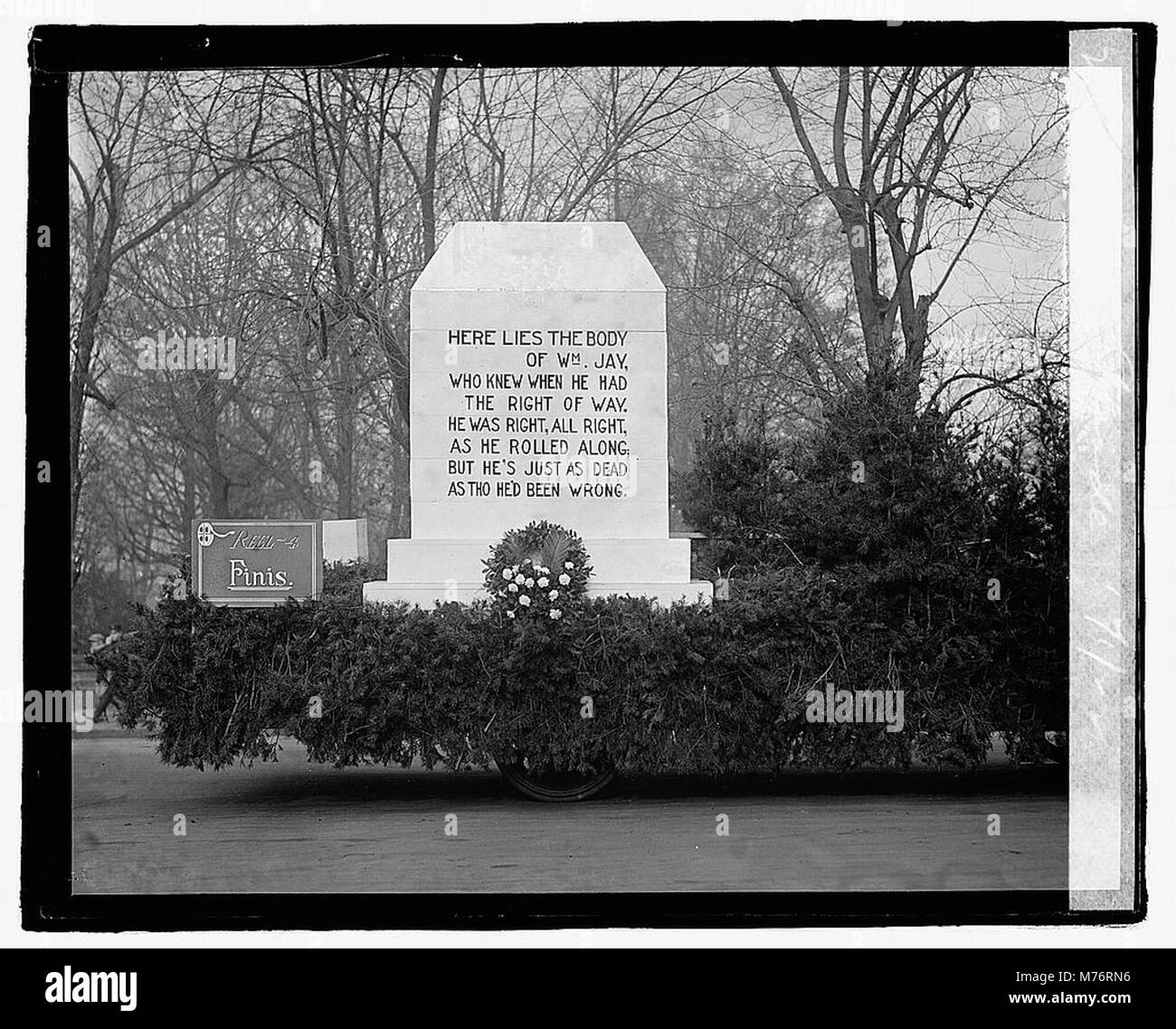 Una fotografia scattata durante una parata di sicurezza il 1° dicembre 1922. L'evento ha promosso la consapevolezza della sicurezza e ha fatto parte di una più ampia campagna pubblica durante l'inizio del XX secolo. Foto Stock