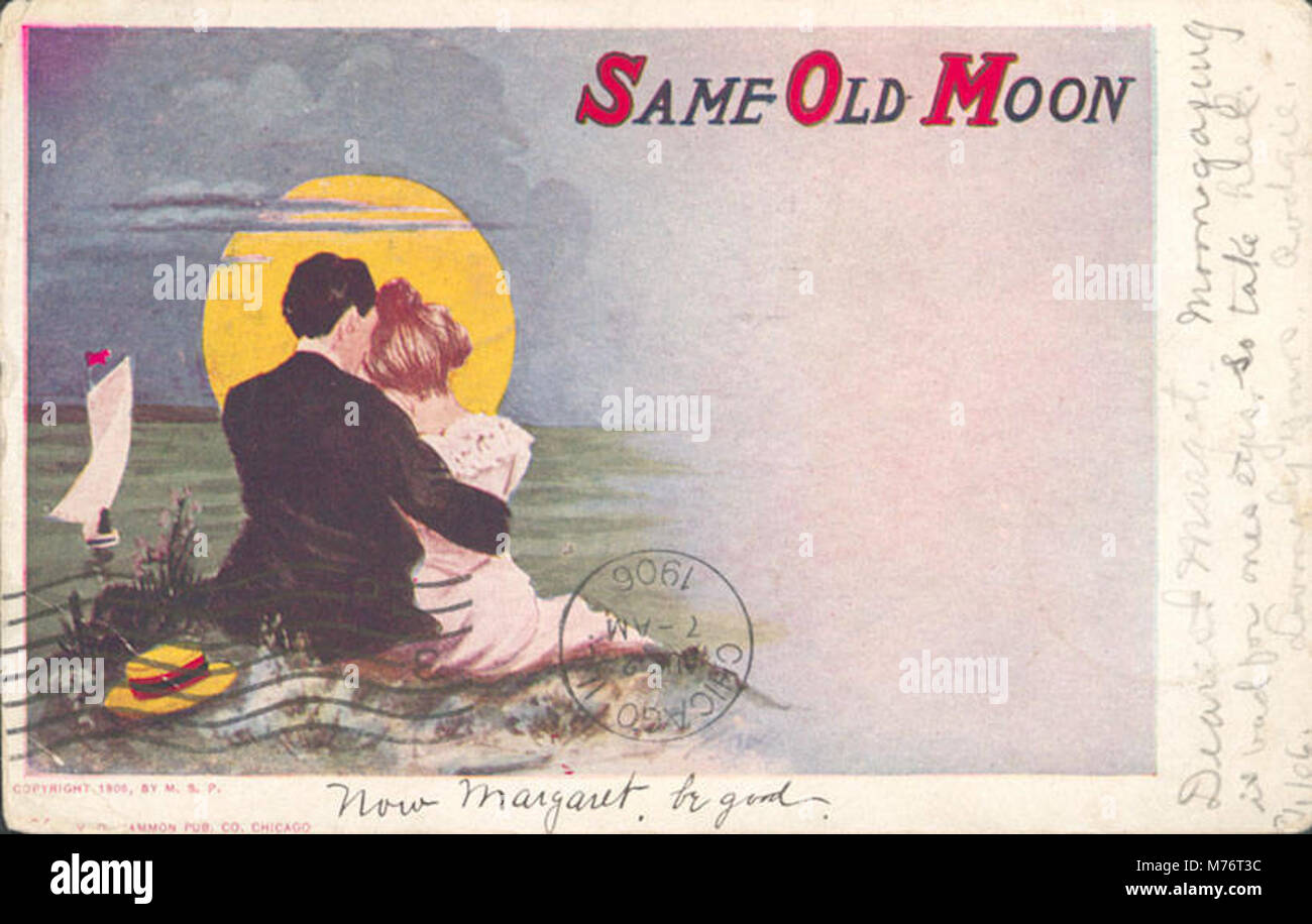 Questa fotografia intitolata "Same Old Moon" cattura una scena poetica, concentrandosi sulla luna come elemento centrale contro un vasto cielo. Evoca sentimenti di costanza e di tempo. Foto Stock