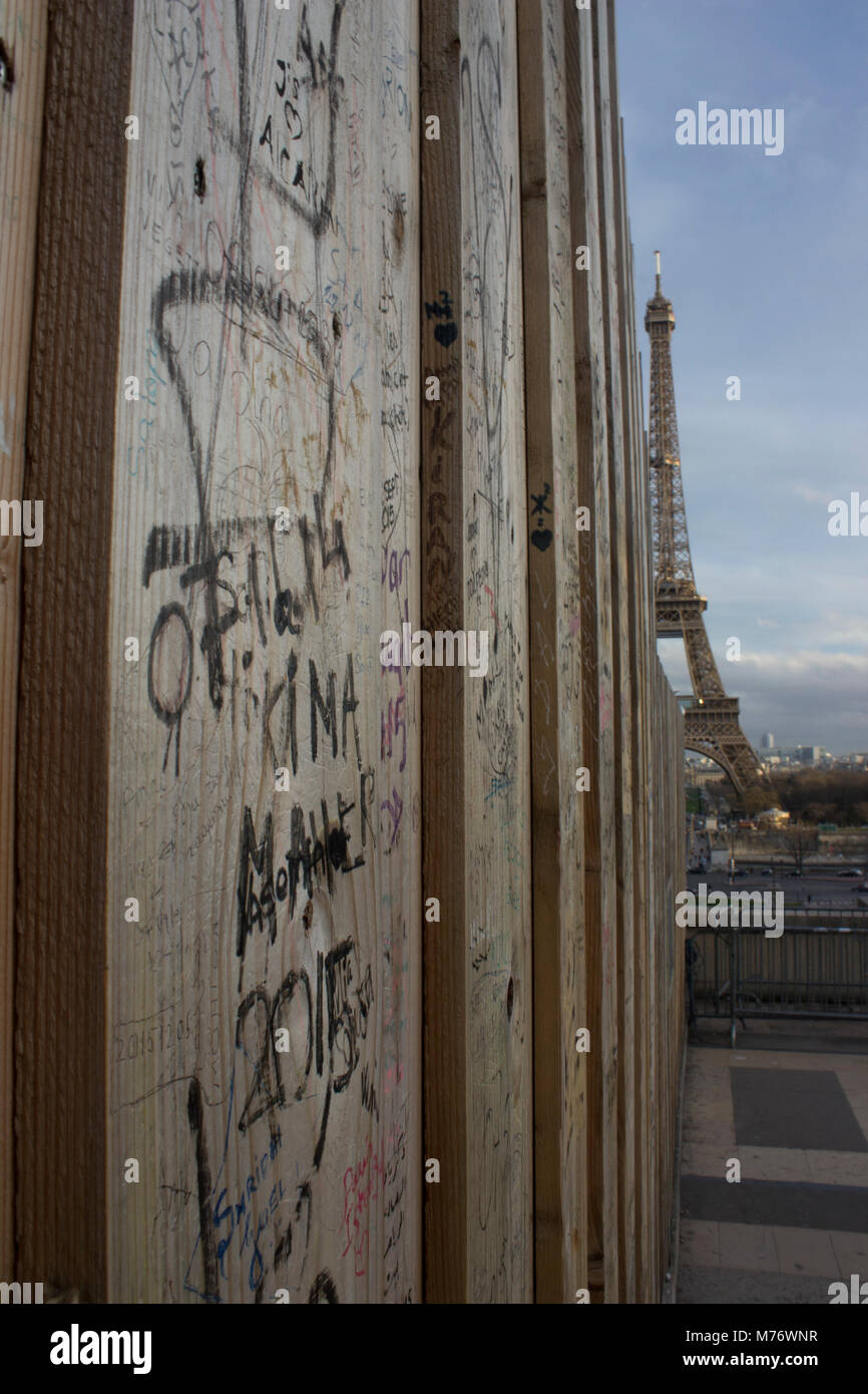 Torre Eiffel a distanza Foto Stock