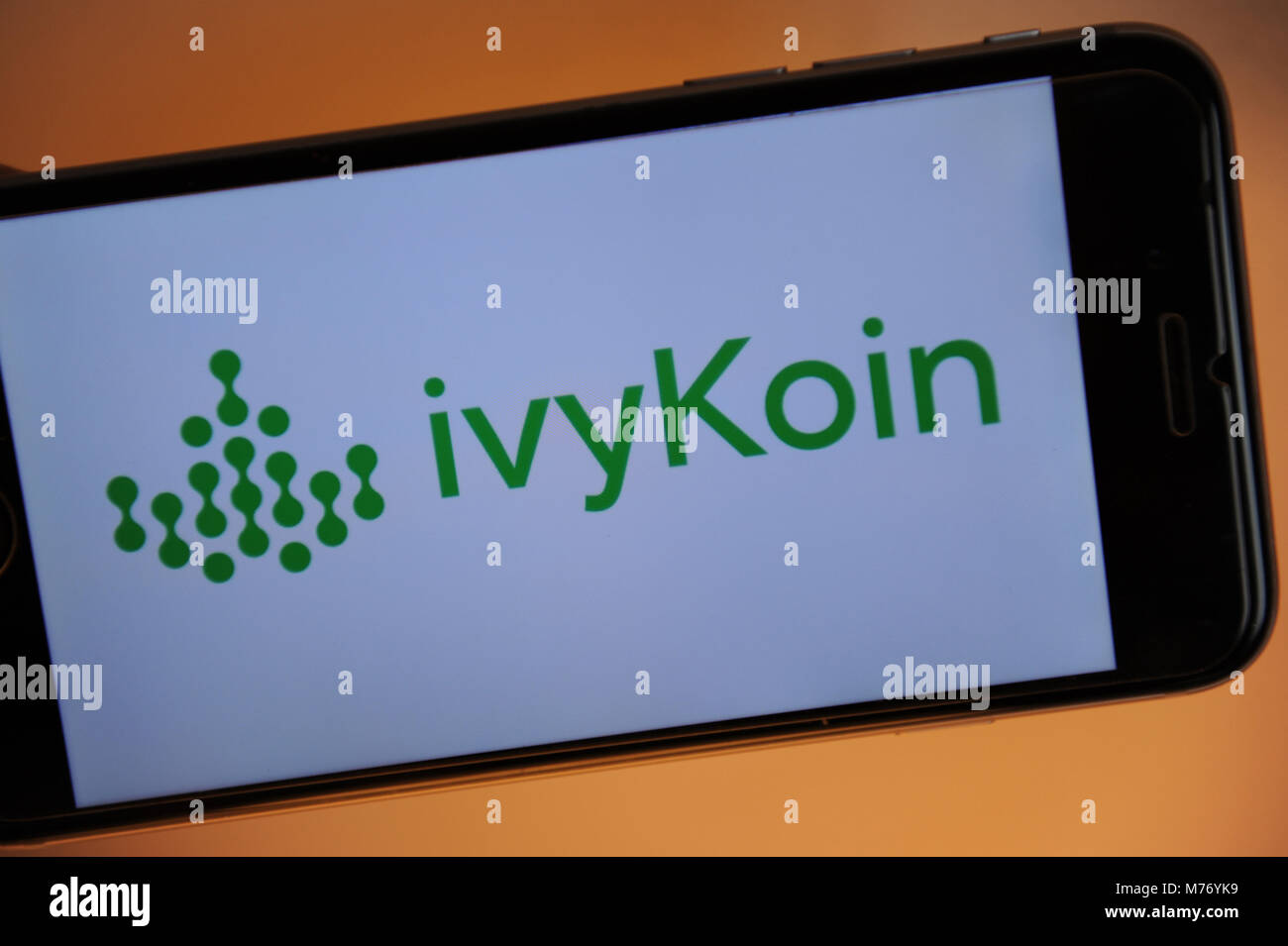 Il logo IvyKoin su una schermata telefono Foto Stock