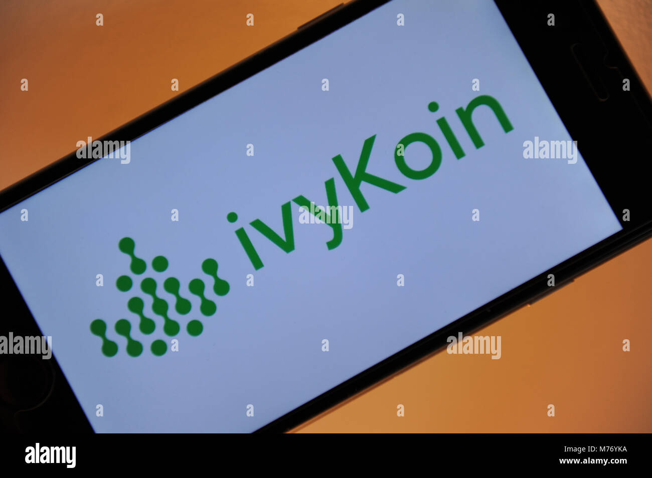 Il logo IvyKoin su una schermata telefono Foto Stock