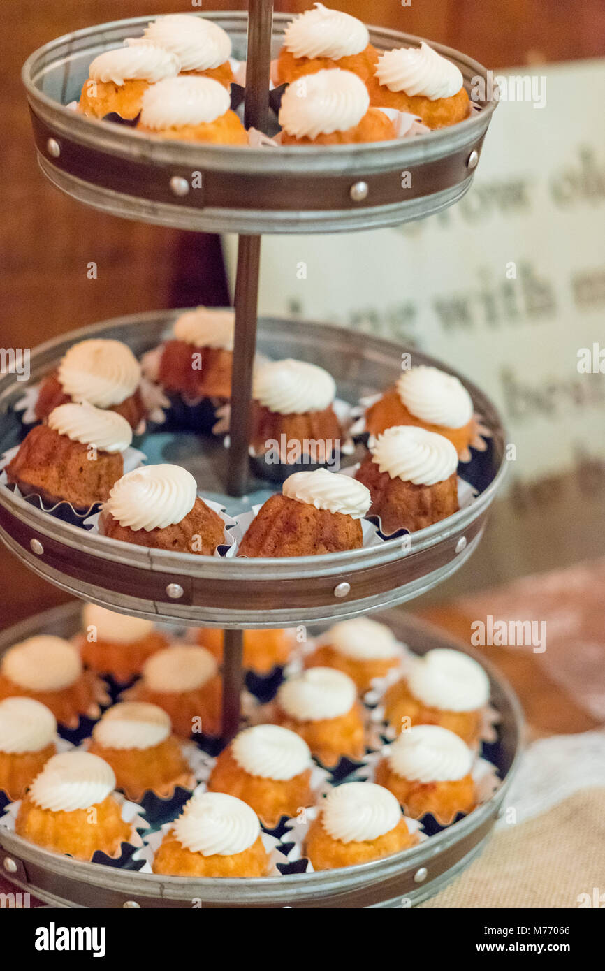 Bundt torte al ricevimento di nozze Foto Stock