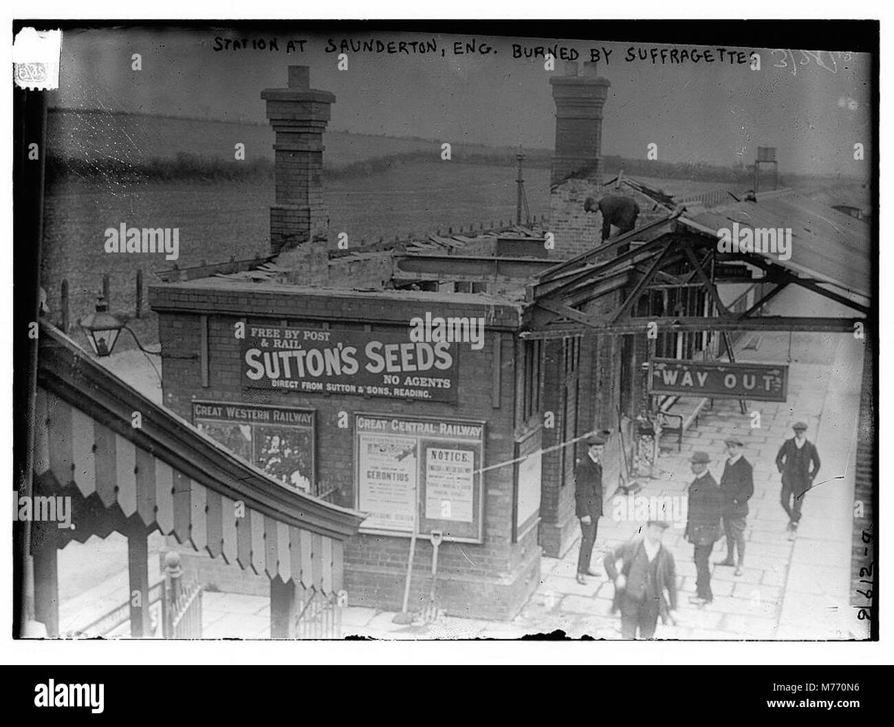 Stazione a Saunderton, Eng. Masterizzato da suffragettes LCCN2014692304 Foto Stock