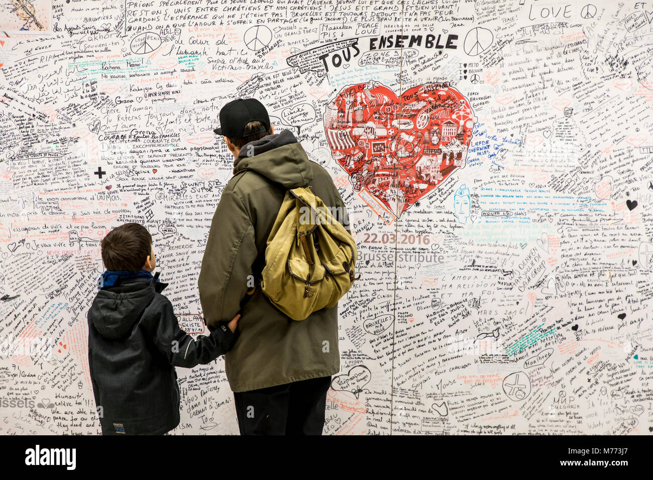 Memorial, una lapide commemorativa per le vittime del terrorismo in metropolitana Maelbeek stazione, Maalbeek, in cui 20 persone sono state uccise in un attentato al 22,0 Foto Stock