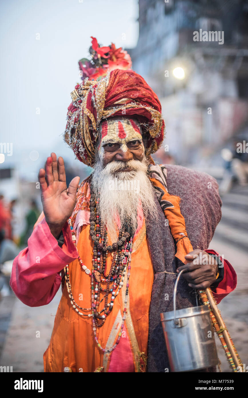 Sadhu (Indiano uomo santo) di Varanasi, Uttar Pradesh, India, Asia Foto Stock