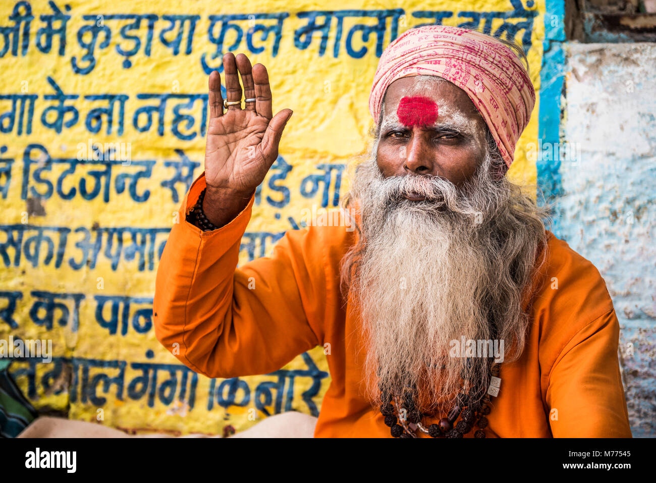 Sadhu (Indiano uomo santo) di Varanasi, Uttar Pradesh, India, Asia Foto Stock