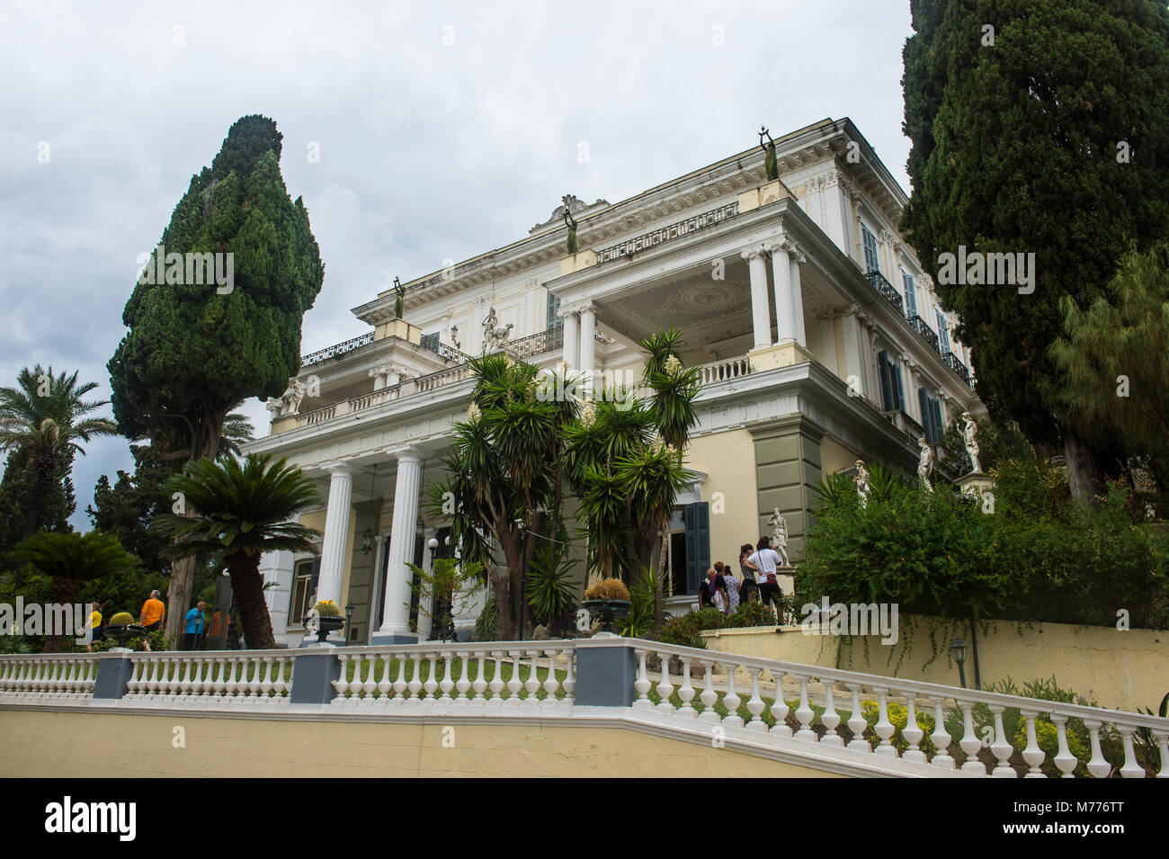 Achilleion Palace, la città vecchia di Corfu, Isole Ionie, isole greche, Grecia, Europa Foto Stock