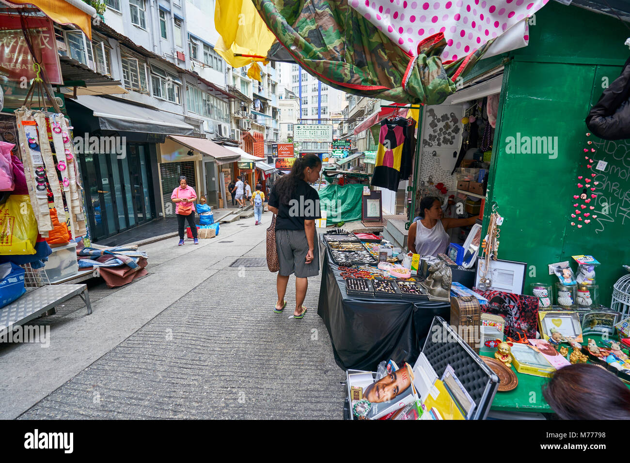 Un piccolo market street nella zona Mid-Levels, Isola di Hong Kong, Hong Kong, Cina, Asia Foto Stock
