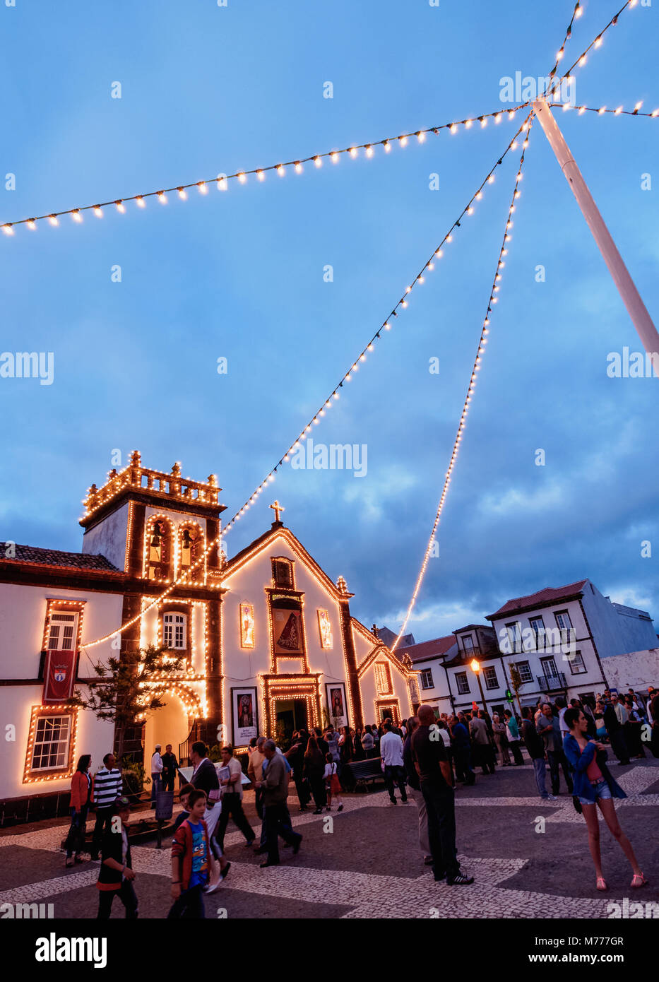 Il convento di San Francesco e la chiesa di Nossa Senhora das Vitorias, crepuscolo, Vila do Porto, Santa Maria Island, Azzorre, Portogallo, Atlantico, Europa Foto Stock