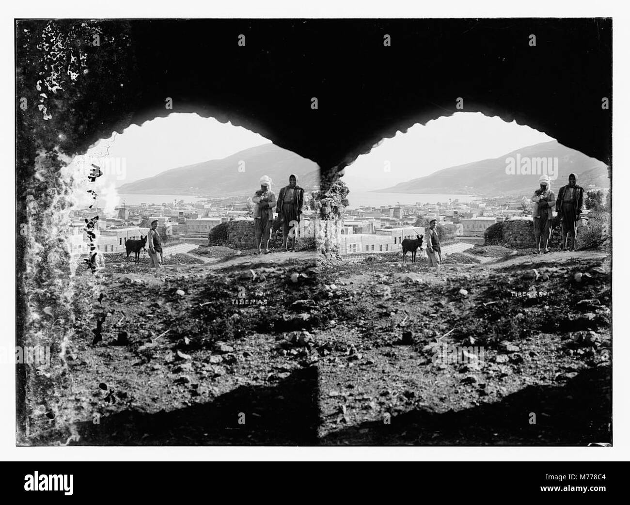 Tiberiade è una città storica situata sulla sponda occidentale del Mare di Galilea in Israele. È significativo sia nelle tradizioni ebraiche che cristiane e rimane una popolare destinazione turistica. Foto Stock