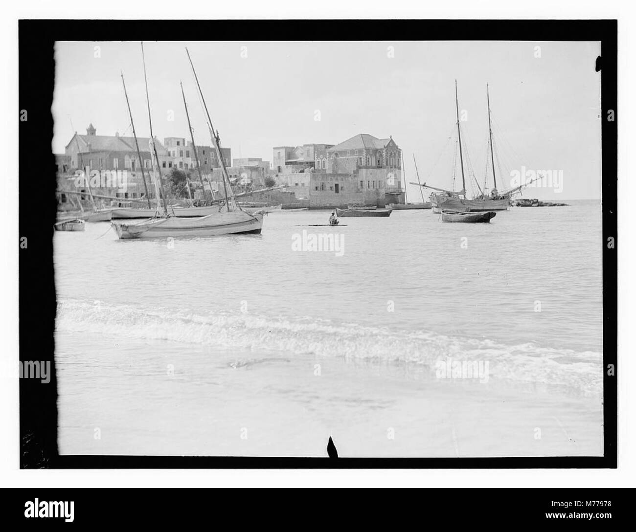 Questa fotografia raffigura Tripoli, una città storica del Libano. L'immagine fornisce uno sguardo sull'architettura, la cultura e il significato storico della regione. Foto Stock