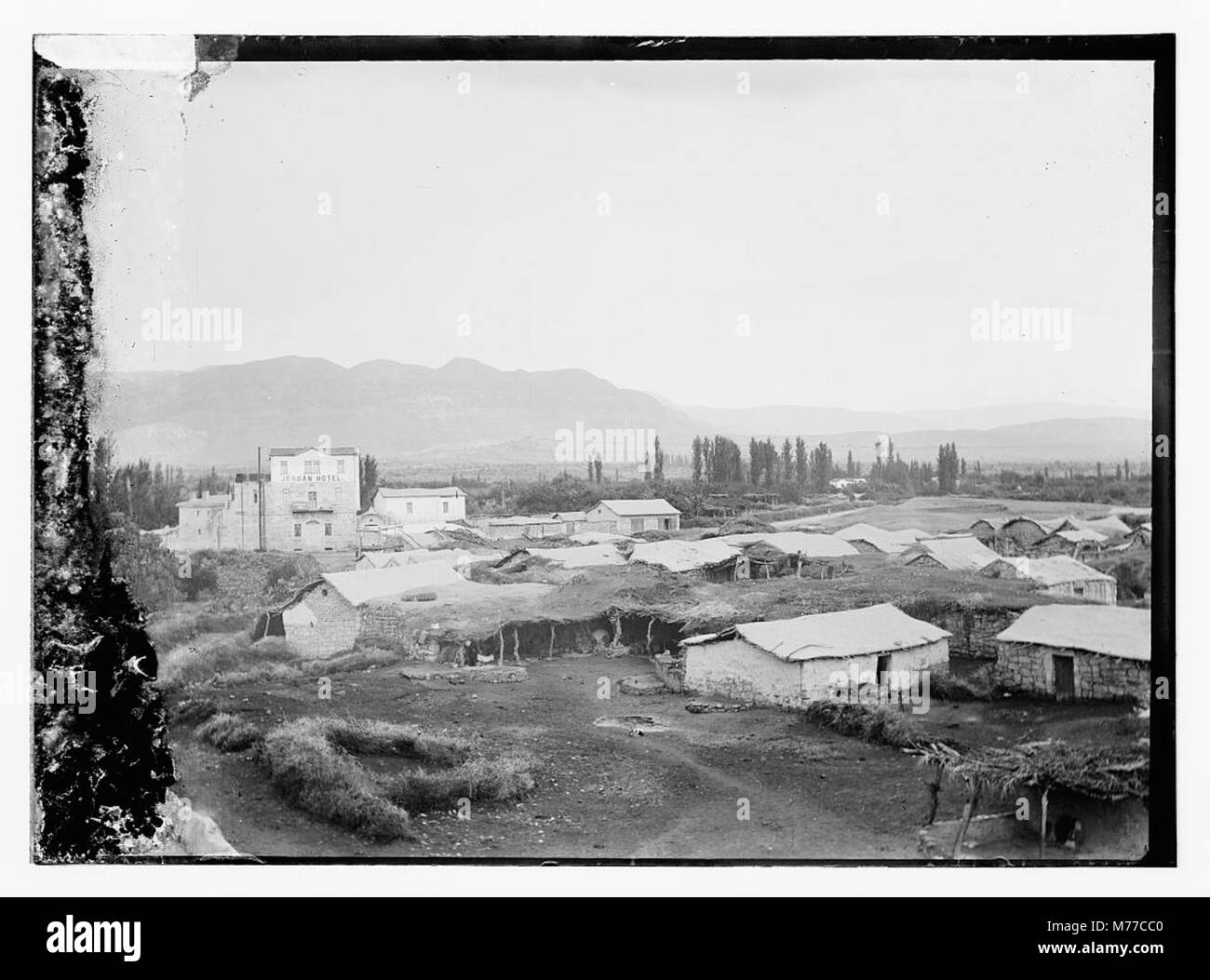 Una vista panoramica di Gerico, con l'Hotel Jordan visibile, che mette in risalto il paesaggio e le caratteristiche architettoniche di questa regione storica. Foto Stock