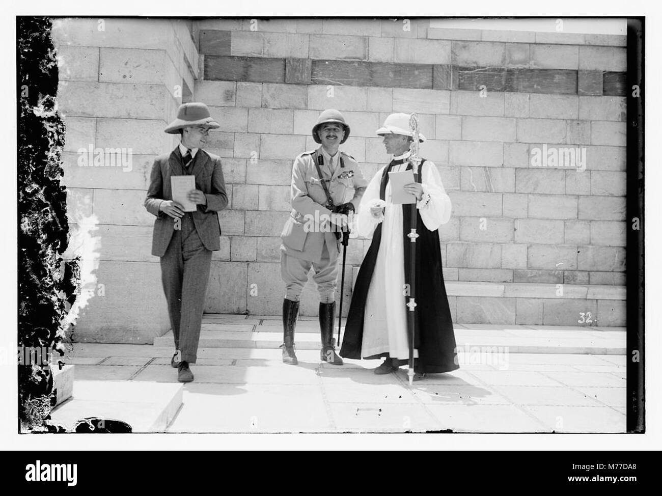 La consacrazione di un cimitero di guerra a Gaza-Belah ebbe luogo il 28 aprile 1925. Questo evento ha segnato una solenne dedizione per coloro che avevano perso la vita in conflitto, sottolineando il ricordo e il rispetto per i soldati caduti. Foto Stock