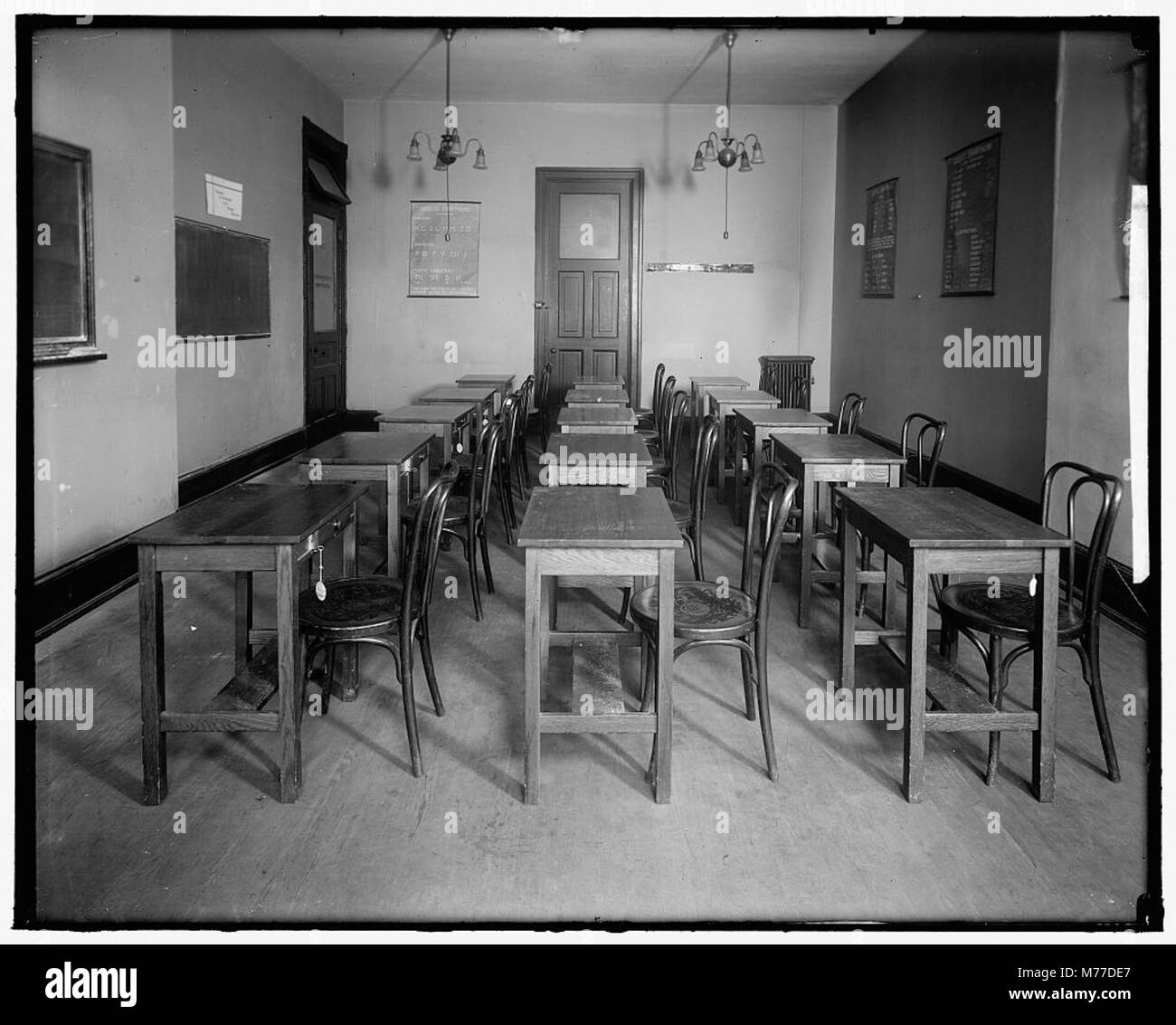 Fotografia della classe alla Washington School for Secretaries, che mostra gli studenti in un ambiente di formazione per le competenze di segreteria nell'America dei primi anni del XX secolo. Foto Stock