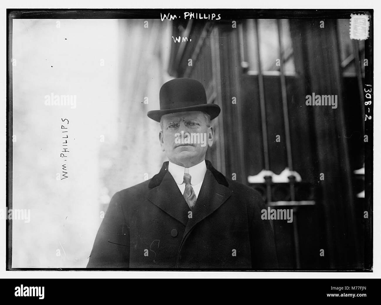 Questa fotografia raffigura William Phillips, un individuo noto per la sua influenza in un campo specifico o comunità durante il suo tempo. L'immagine funge da registro della sua presenza e dei suoi contributi. Foto Stock