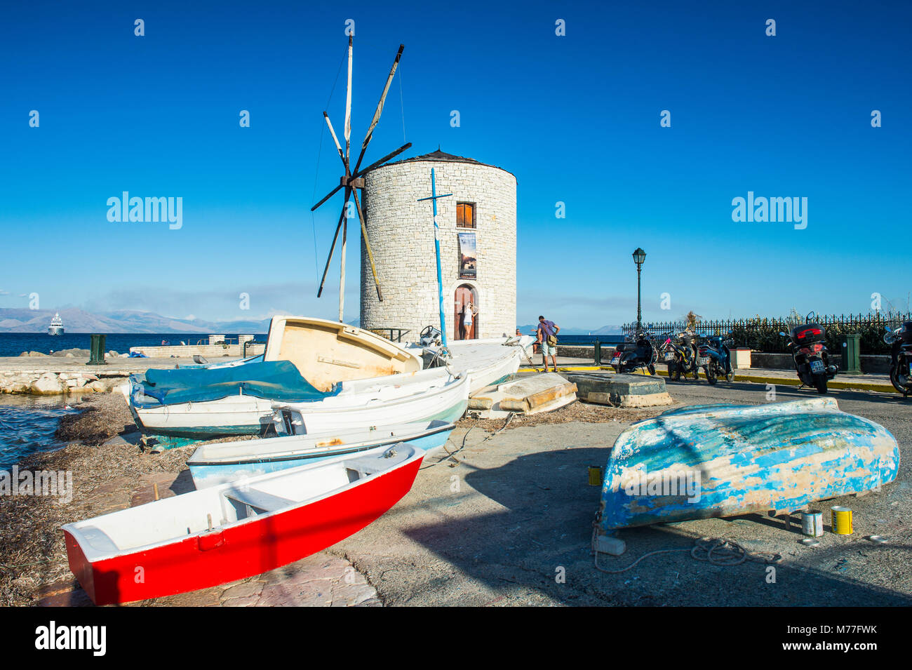 Mulino a vento nella città vecchia di Corfu, Isole Ionie, isole greche, Grecia, Europa Foto Stock