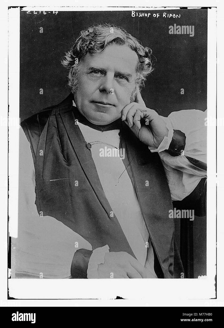 Un ritratto formale del Vescovo di Ripon, che riflette il suo ruolo e la sua posizione all'interno della comunità religiosa. Foto Stock