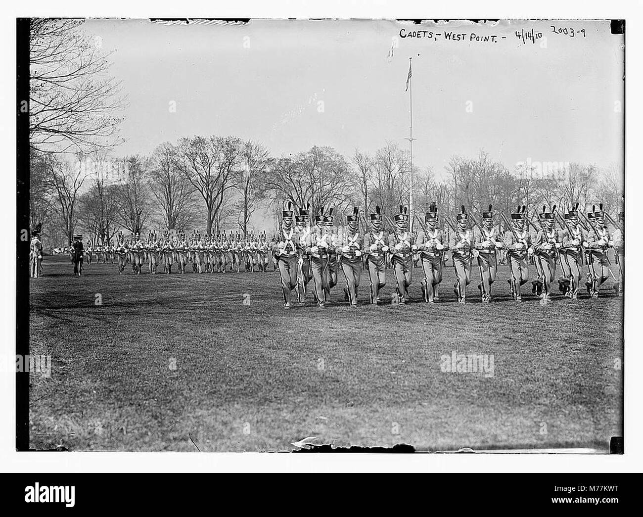 Una fotografia di cadetti alla United States Military Academy di West Point, che mostra l'ambiente di formazione disciplinato e la cultura militare della prestigiosa istituzione. Foto Stock