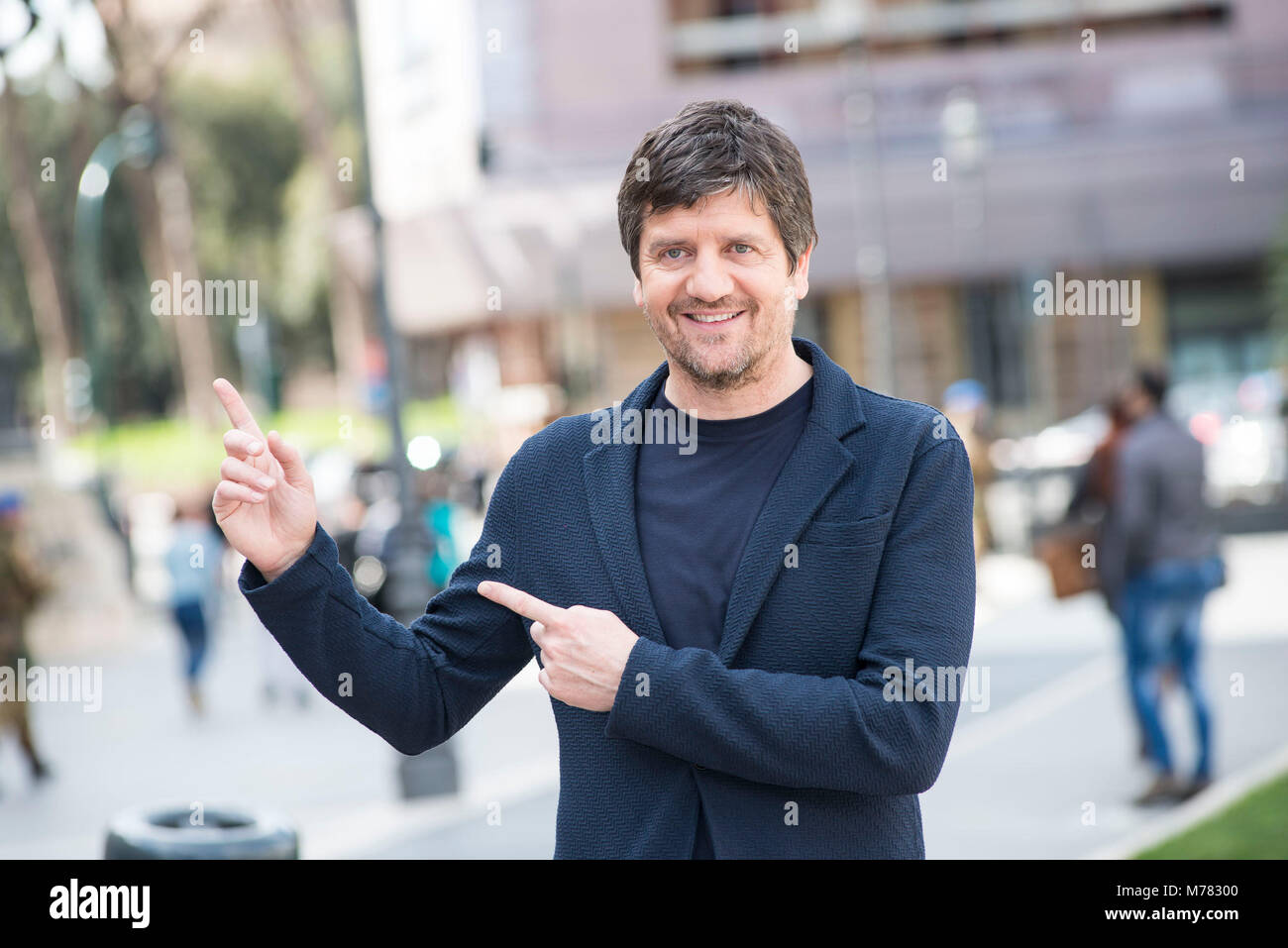 Roma, Italia. 9 Mar, 2018. Miriam Leone e Fabio De Luigi frequentando il photocall di Metti la nonna in freezer a cinema Adriano a Roma Credito: Silvia Gerbino/Alamy Live News Foto Stock