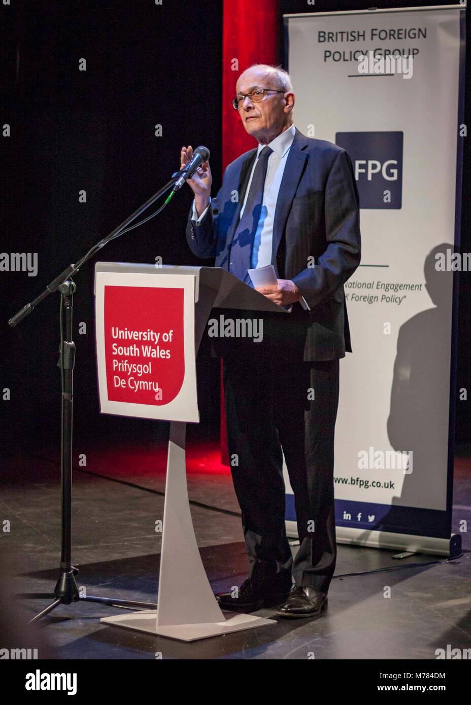 CARDIFF, REGNO UNITO. John Kerr, Baron Kerr di Kinlochard, ex ambasciatore britannico presso l'UE che ha ospitato un discorso intitolato "Brexit: Divorce sarà dannoso e potrebbe essere amichevole" nell'Atrium Theatre dell'Università del Galles del Sud. Credito fotografo: Matthew Lofthouse/Alamy Live News. 09/03/2020. Foto Stock