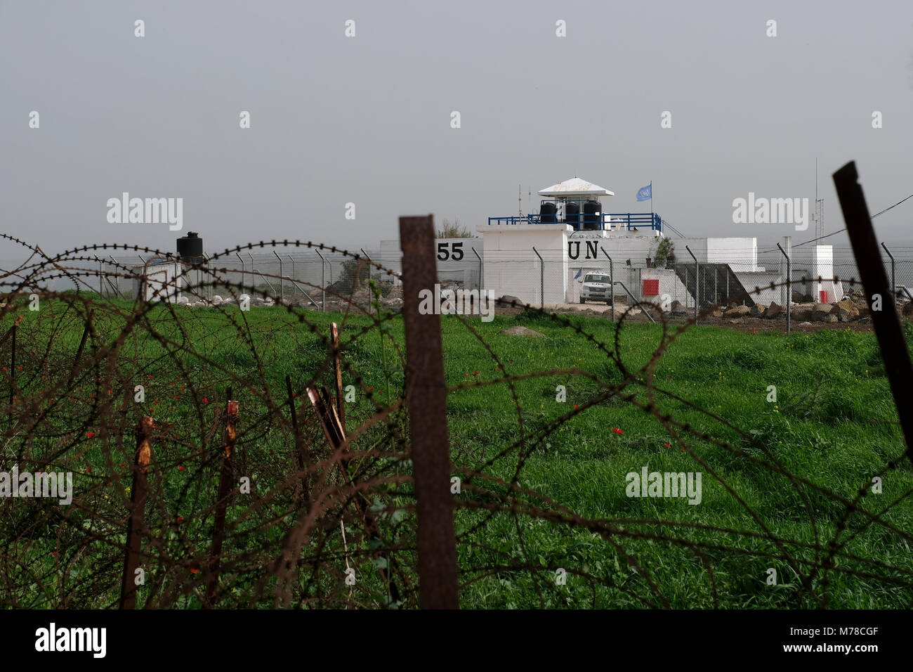 Un punto di osservazione delle Nazioni Unite disimpegno osservatore vigore (UNDOF) lungo la frontiera con la Siria nel sud del Golan. Israele Foto Stock