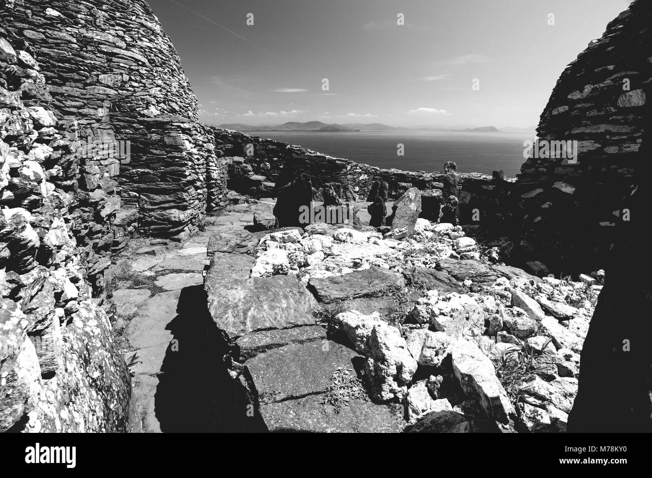 Bianco e nero Skellig Michael, Sito Patrimonio Mondiale dell'UNESCO, Kerry, Irlanda. Star Wars la forza risveglia la scena filmata su questa isola. Foto Stock