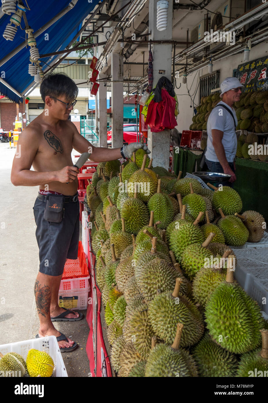 Durians, 'il Re della Frutta" per la vendita in un negozio di durian in Geylang, Singapore. Foto Stock