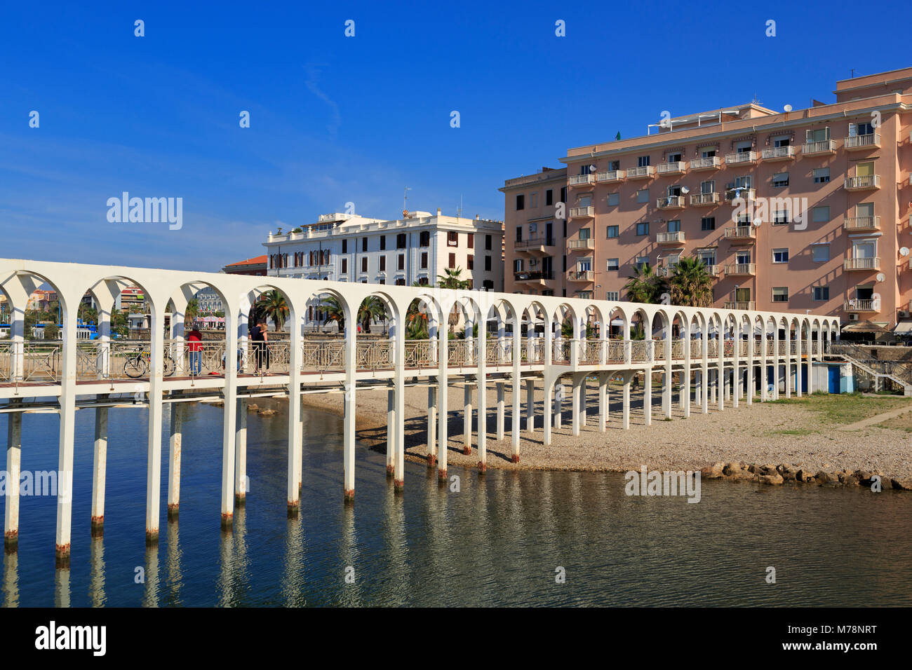 Spiaggia Pirgo Pier, il Porto di Civitavecchia, Lazio, l'Italia, Europa Foto Stock