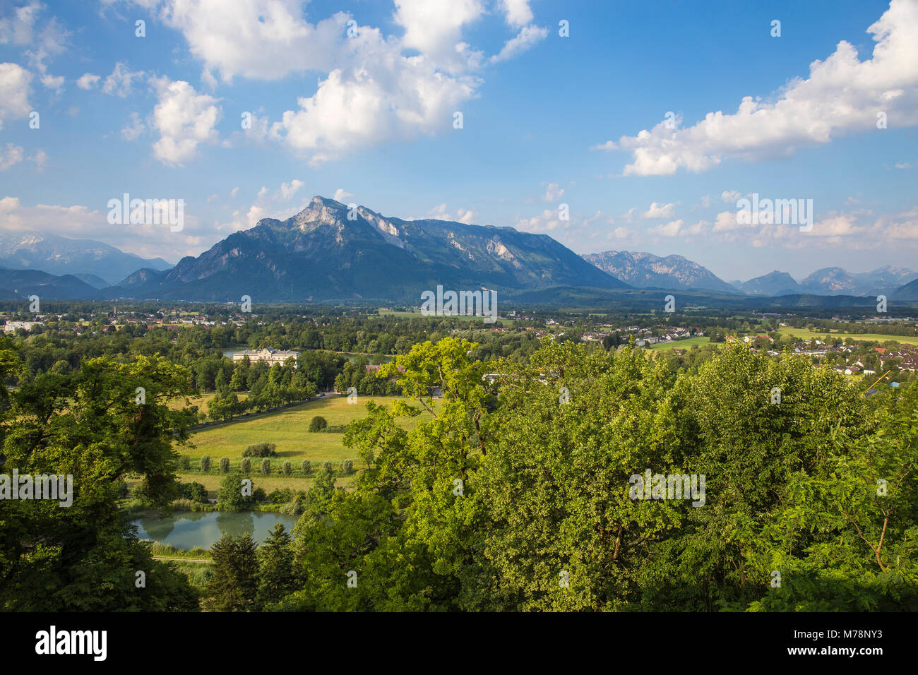 Vista verso il Castello di Leopoldskron, Austria, Europa Foto Stock