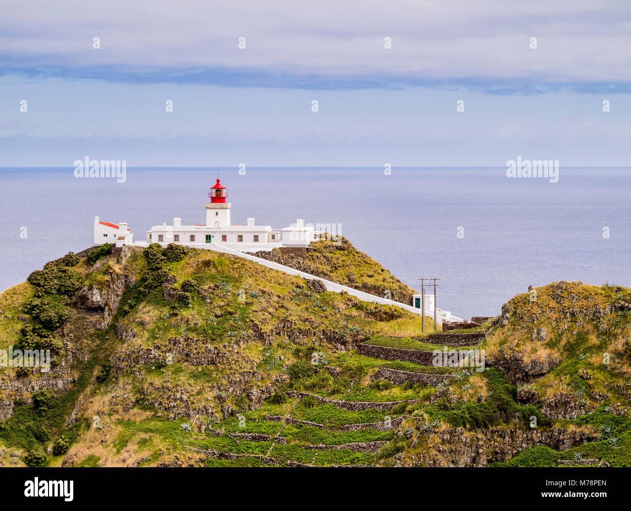 Faro di Ponta do Castelo, Santa Maria Island, Azzorre, Portogallo, Atlantico, Europa Foto Stock