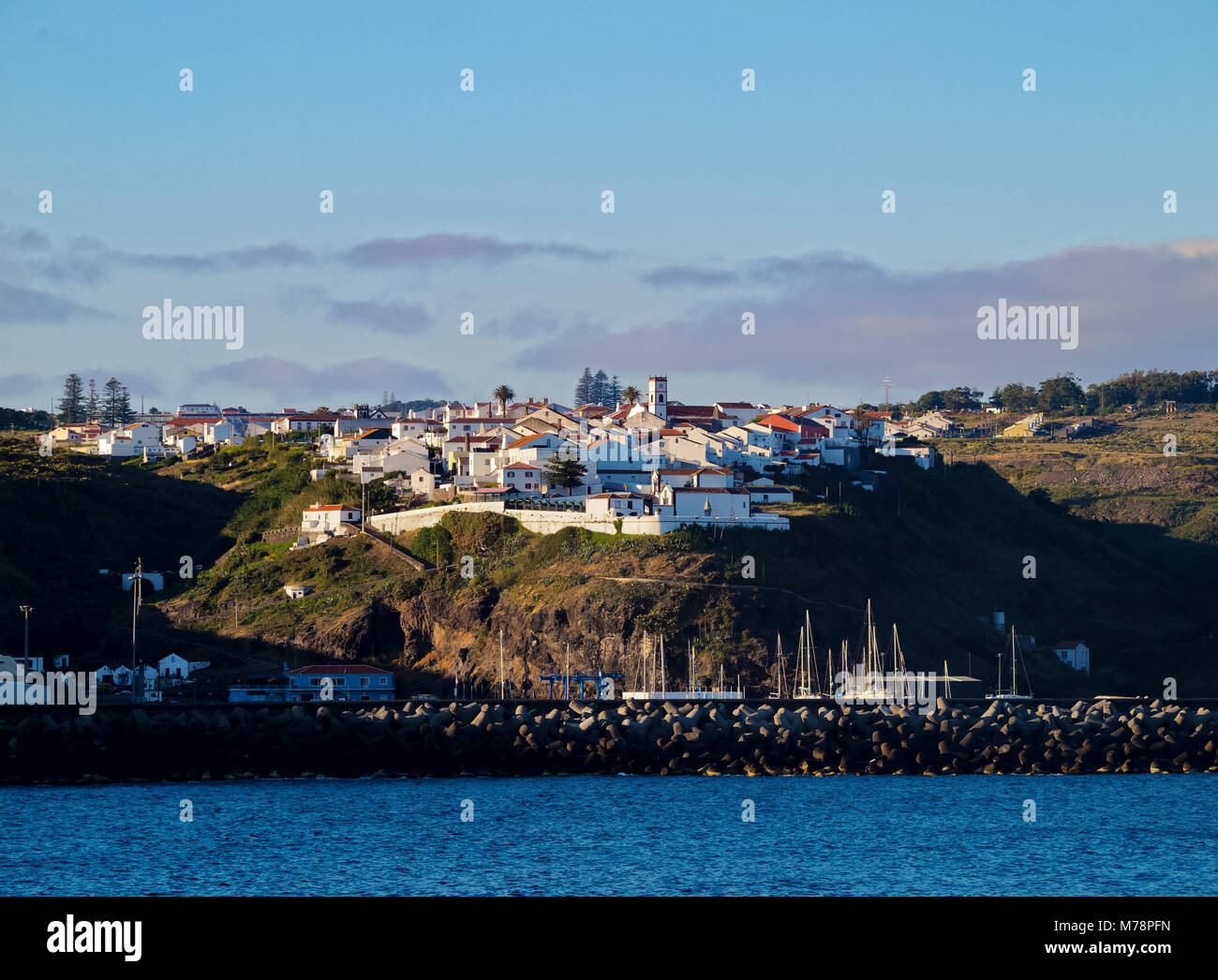 Vila do Porto visto dall'oceano, Santa Maria Island, Azzorre, Portogallo, Atlantico, Europa Foto Stock