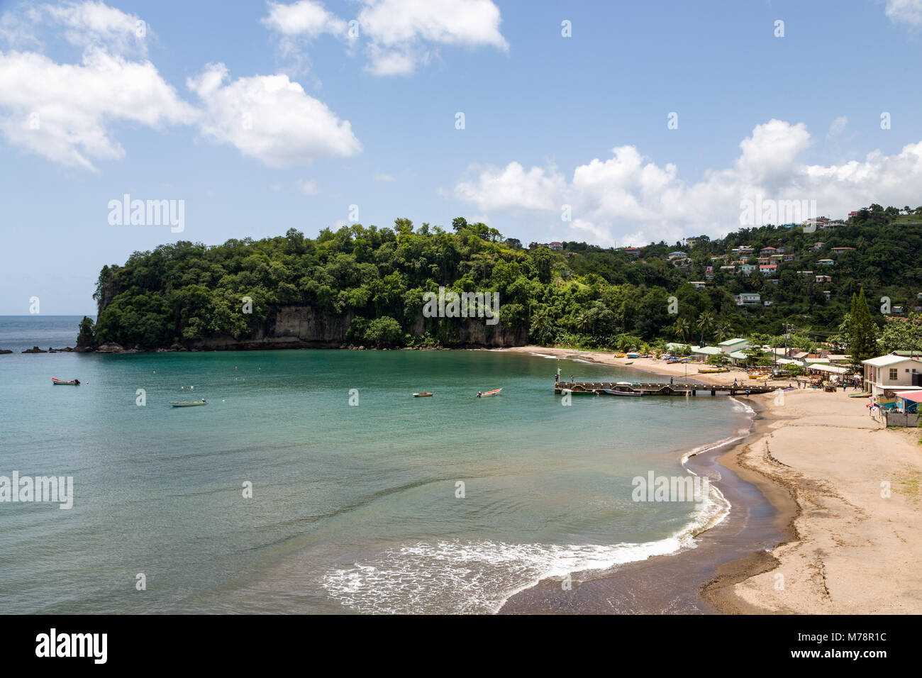 La spiaggia di Anse La Raye, Santa Lucia, isole Windward, West Indies dei Caraibi e America centrale Foto Stock