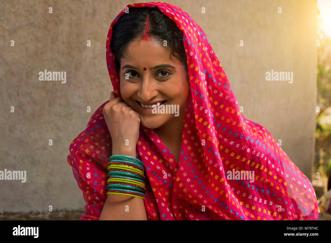 Close-up ritratto di donna rurale indossa sari Foto Stock