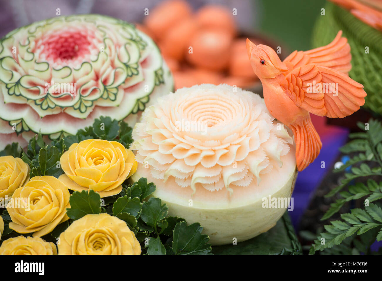 Cibo tailandese carving presso il Loy Krathong festival presso il parco Santichaiparakan in Banglamphu nella città di Bangkok in Thailandia. Thailandia, Bangkok, nove Foto Stock