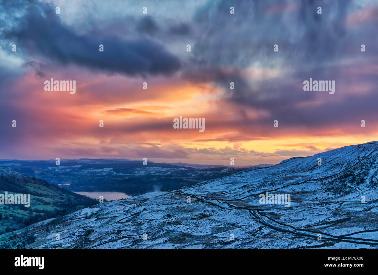 Tramonto dal Kirkstone Pass nel Lake District inglese. Foto Stock