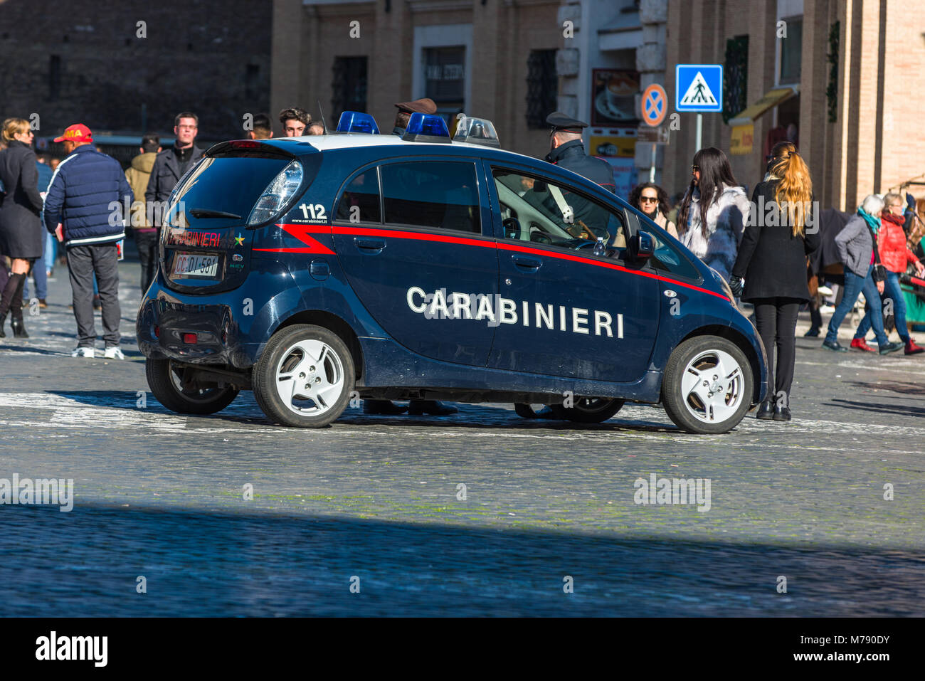 Carabinieri auto in Piazza San Pietro e la Città del Vaticano, Roma, Italia. Foto Stock